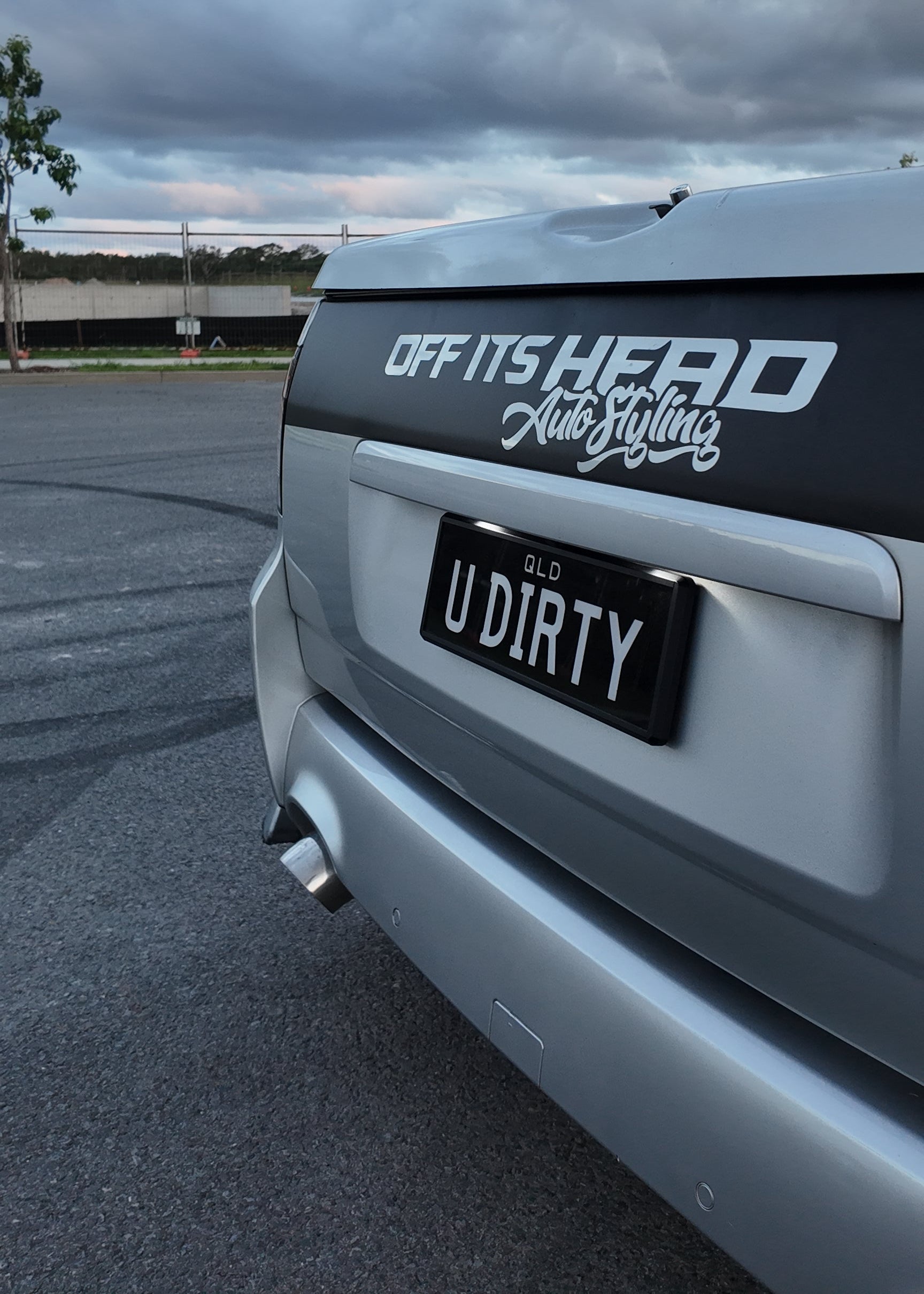 Off Its Head - Windscreen Banner
